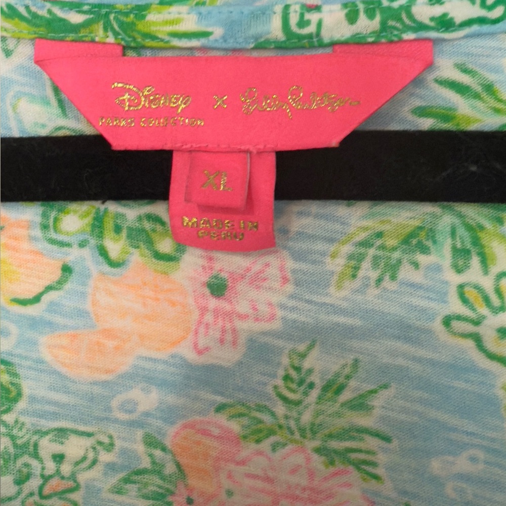 Disney x Lilly Pulitzer Etta V-Neck - Picture 3 of 3